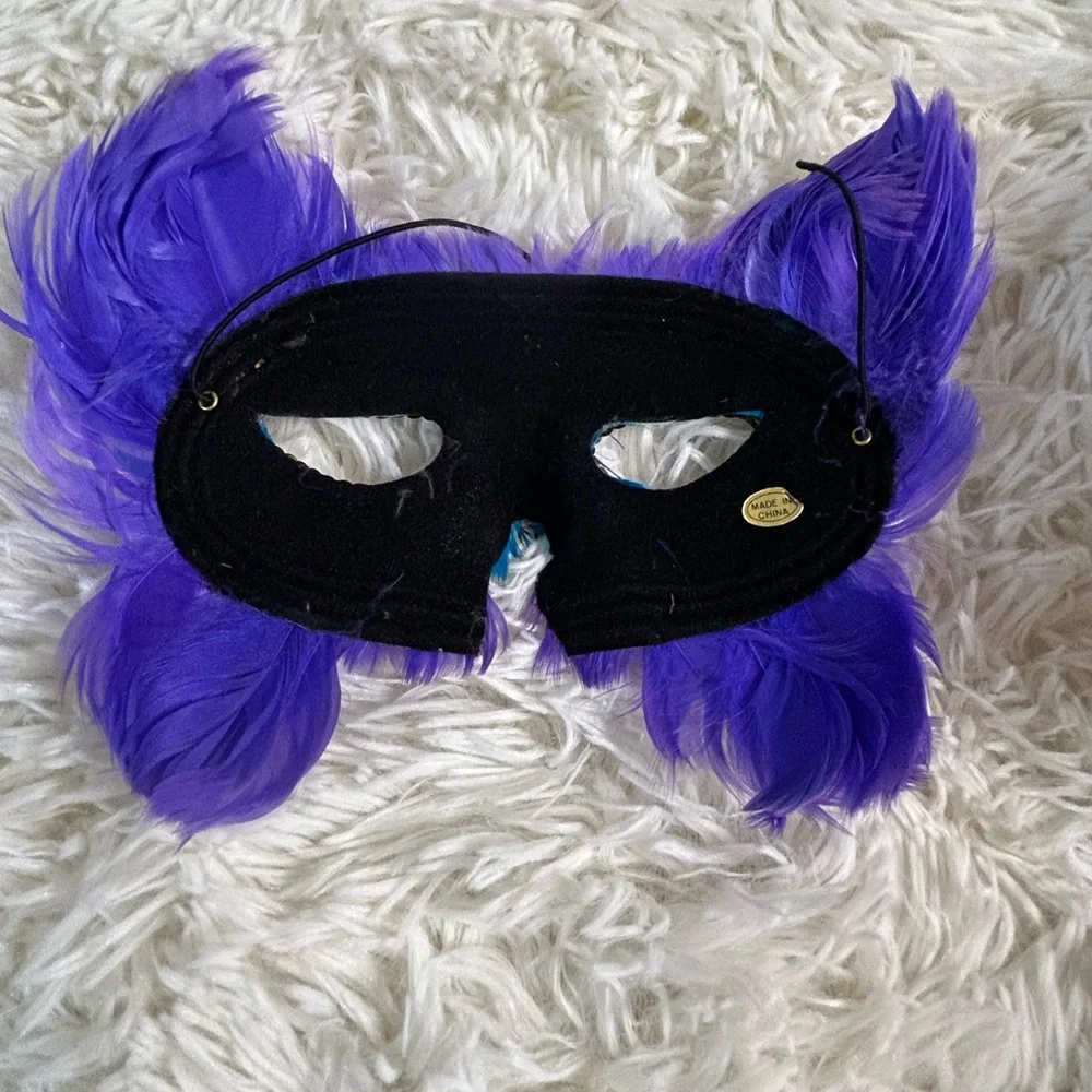 NWT  Feather Mask Mardi Gras Masquerade, COSTUME Party Mask Blue & Purple